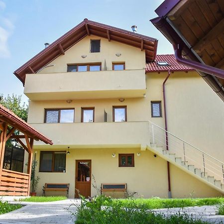 Tomis House Hotel Curtea De Arges Ngoại thất bức ảnh