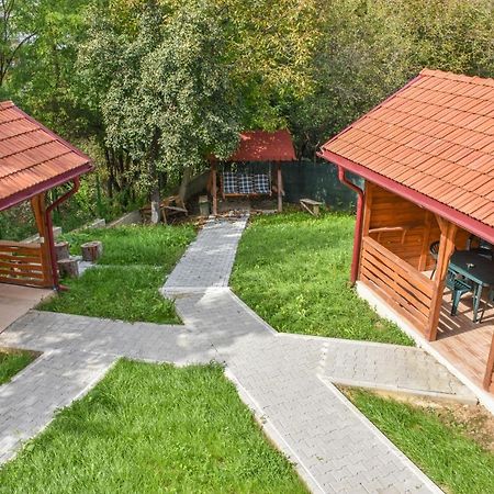 Tomis House Hotel Curtea De Arges Ngoại thất bức ảnh