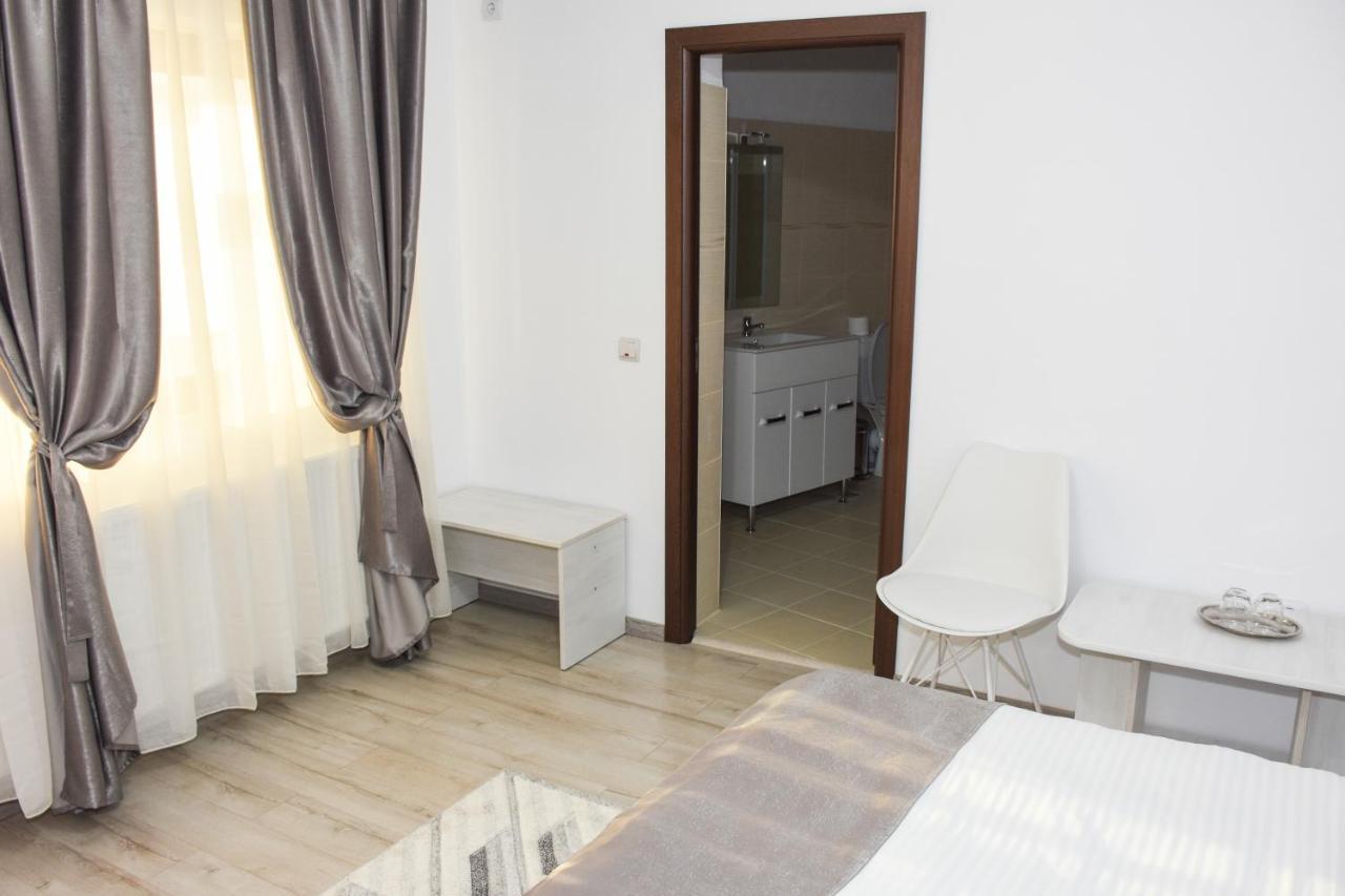 Tomis House Hotel Curtea De Arges Ngoại thất bức ảnh