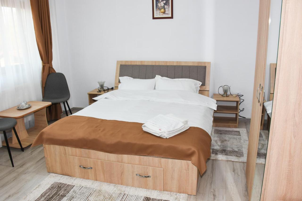 Tomis House Hotel Curtea De Arges Ngoại thất bức ảnh