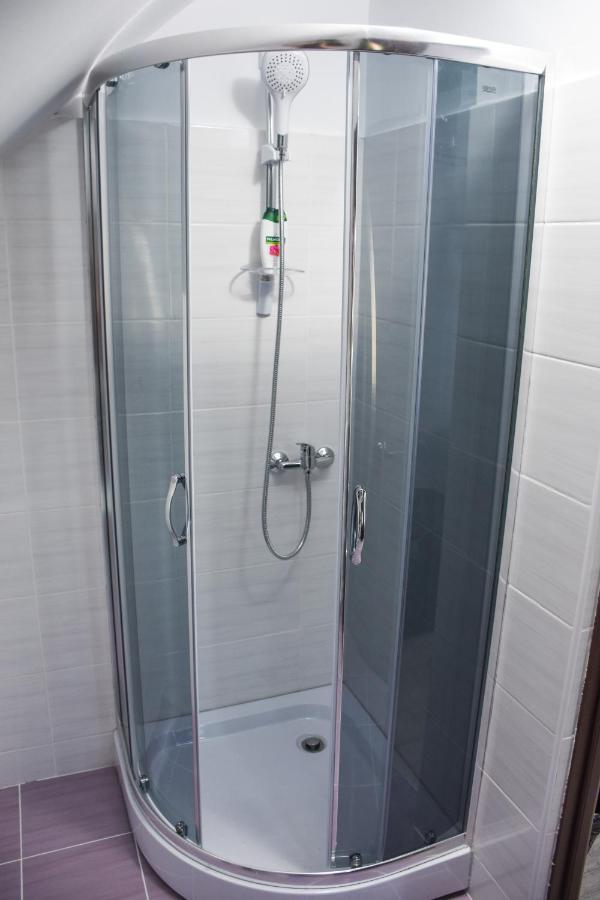 Tomis House Hotel Curtea De Arges Ngoại thất bức ảnh