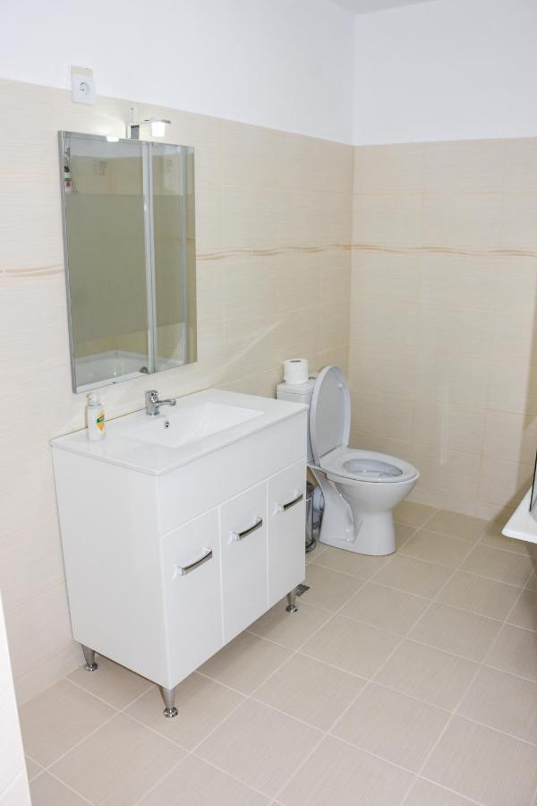 Tomis House Hotel Curtea De Arges Ngoại thất bức ảnh