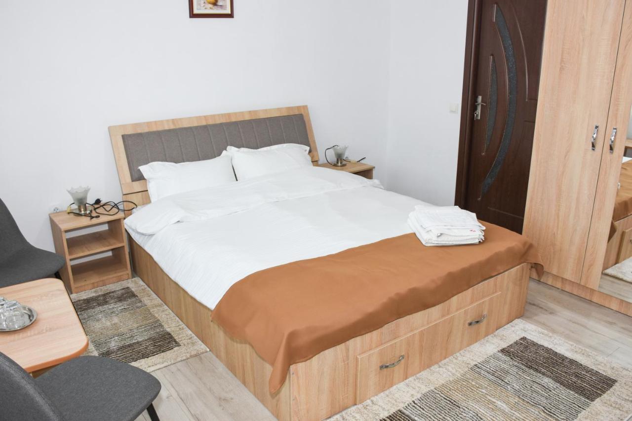 Tomis House Hotel Curtea De Arges Ngoại thất bức ảnh
