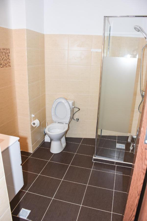 Tomis House Hotel Curtea De Arges Ngoại thất bức ảnh