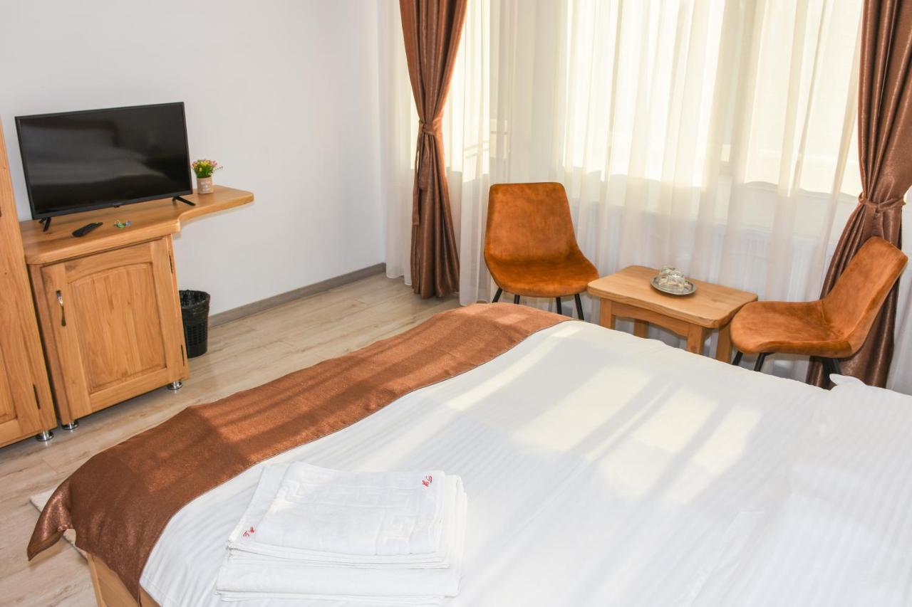 Tomis House Hotel Curtea De Arges Ngoại thất bức ảnh