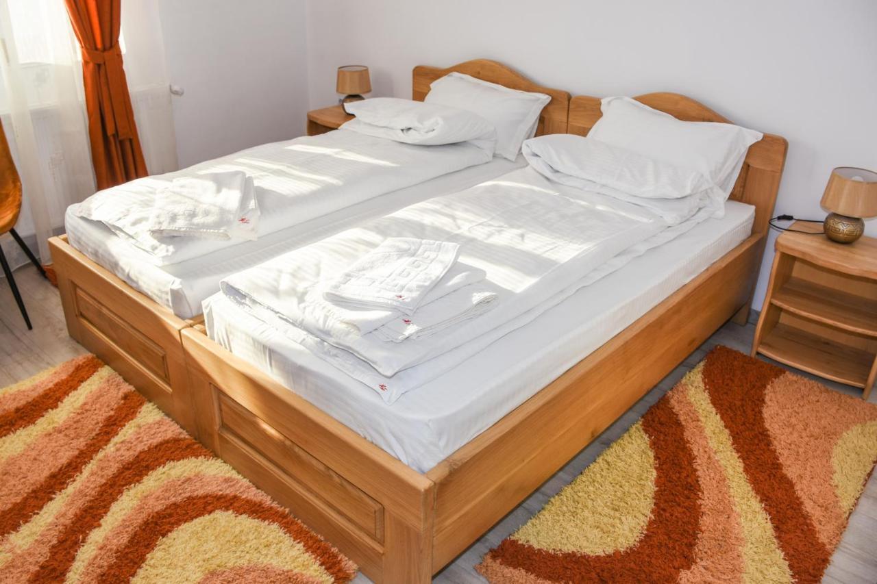 Tomis House Hotel Curtea De Arges Ngoại thất bức ảnh