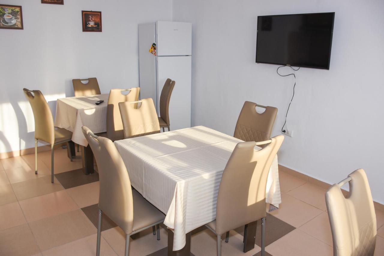 Tomis House Hotel Curtea De Arges Ngoại thất bức ảnh