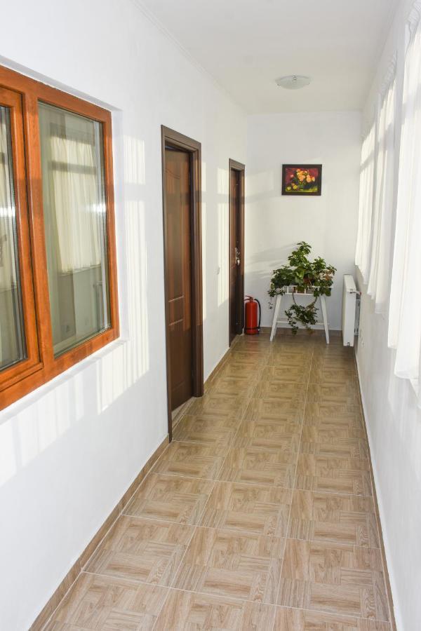 Tomis House Hotel Curtea De Arges Ngoại thất bức ảnh