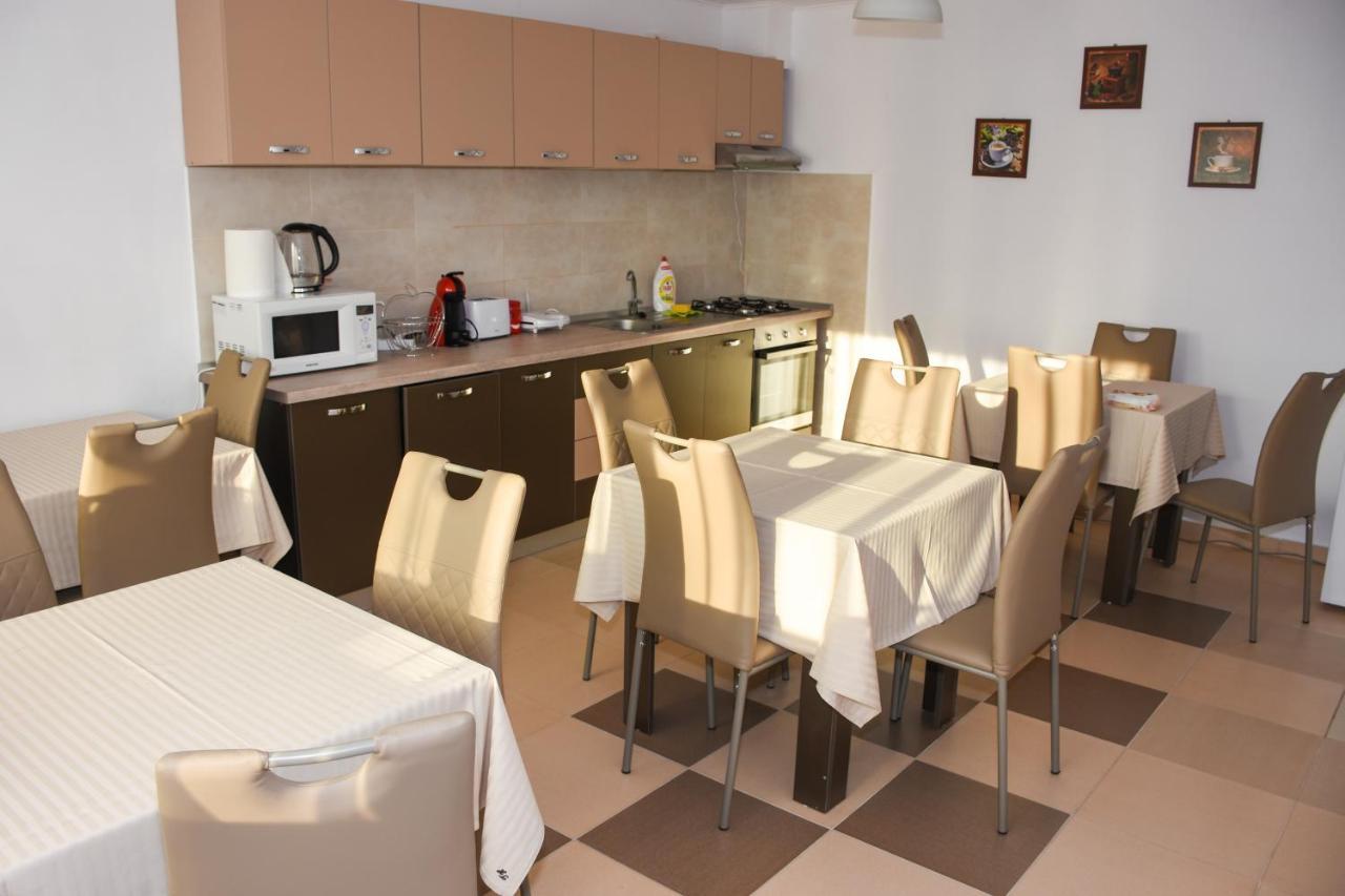 Tomis House Hotel Curtea De Arges Ngoại thất bức ảnh