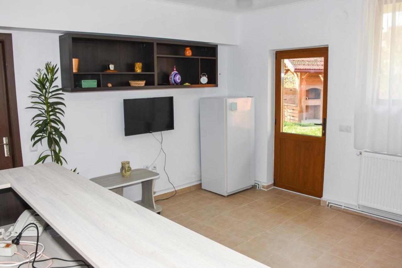 Tomis House Hotel Curtea De Arges Ngoại thất bức ảnh
