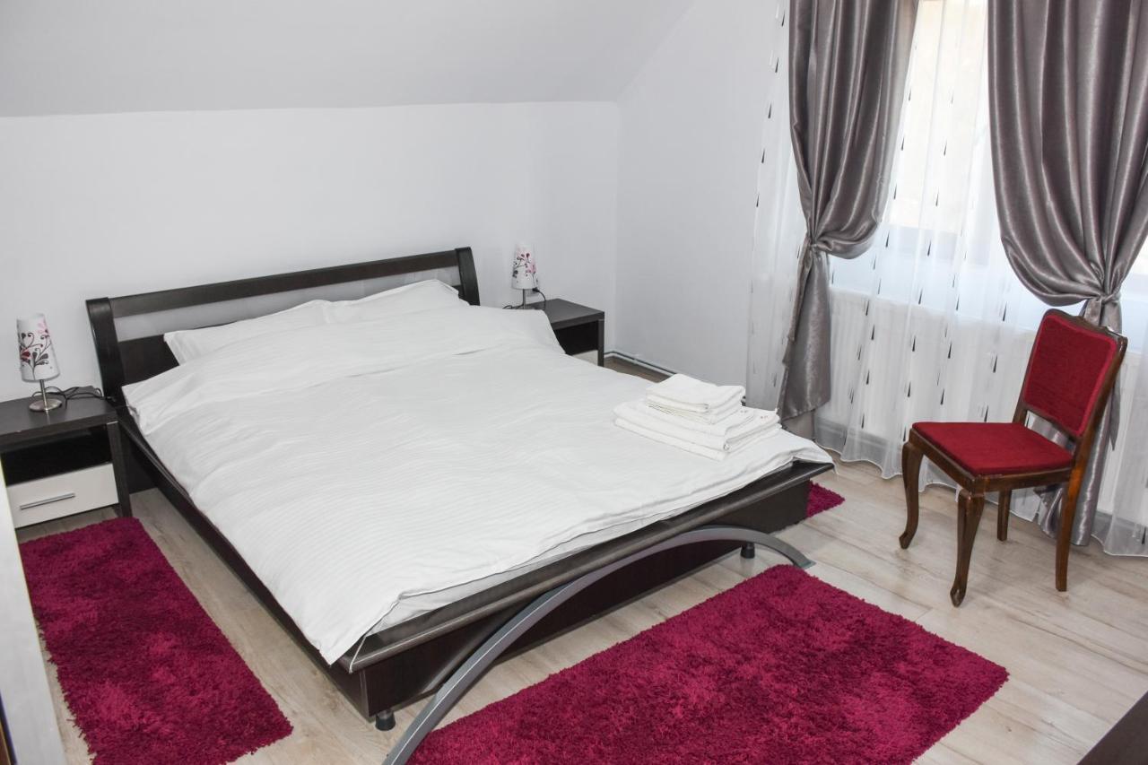 Tomis House Hotel Curtea De Arges Ngoại thất bức ảnh
