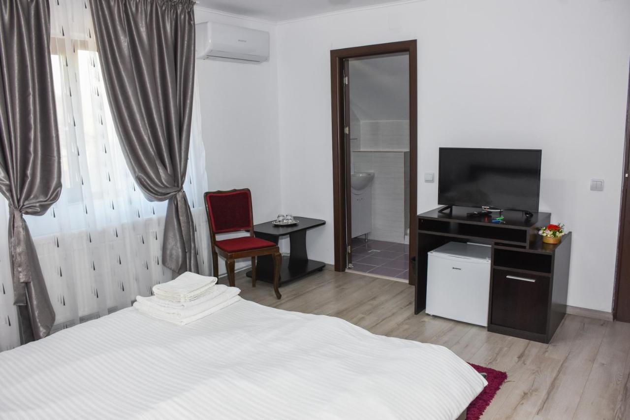 Tomis House Hotel Curtea De Arges Ngoại thất bức ảnh