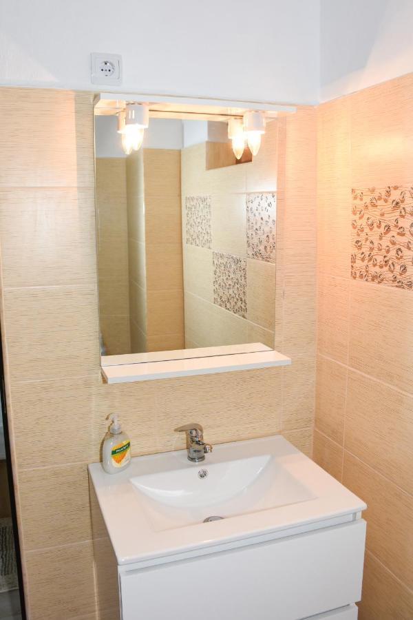 Tomis House Hotel Curtea De Arges Ngoại thất bức ảnh