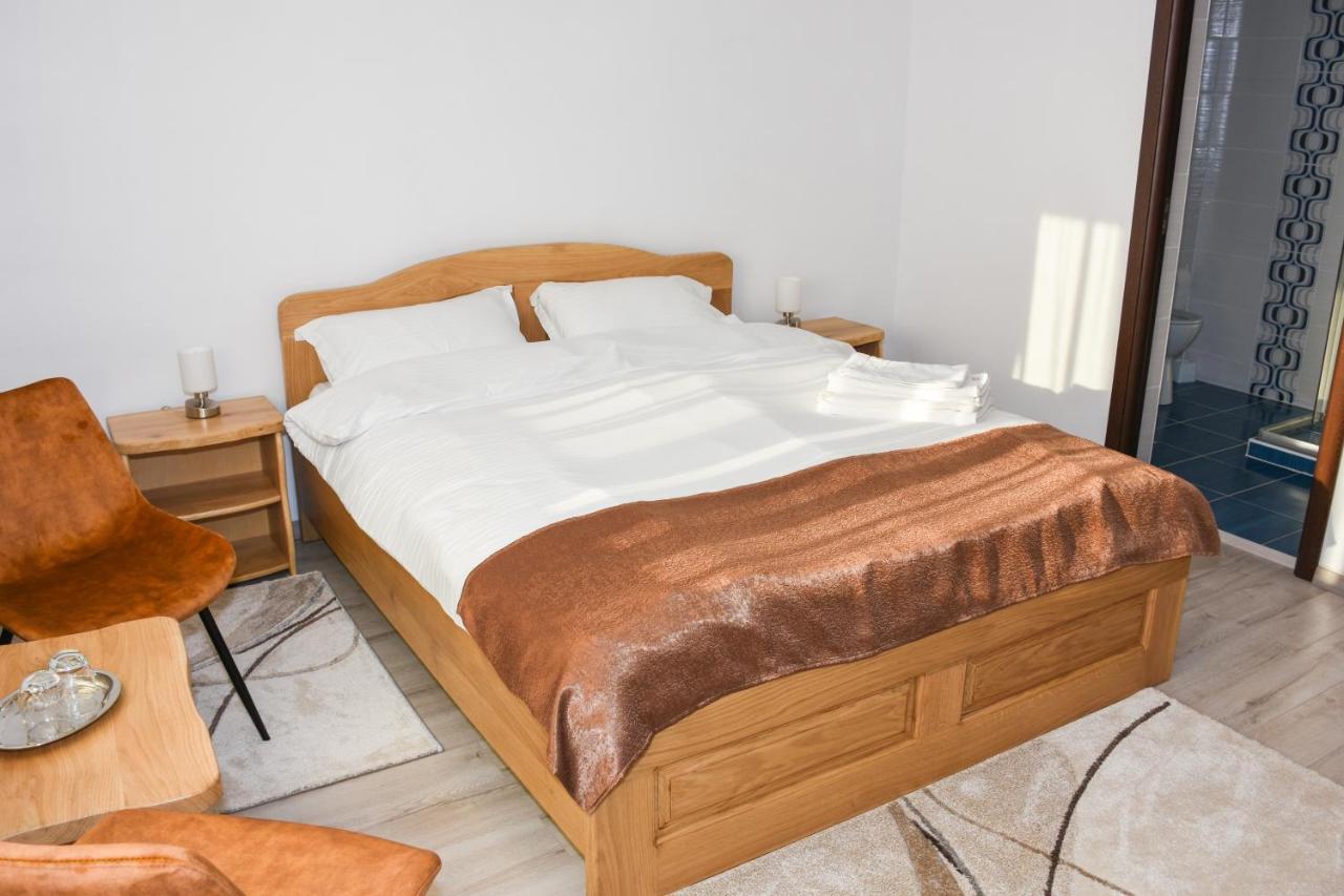 Tomis House Hotel Curtea De Arges Ngoại thất bức ảnh