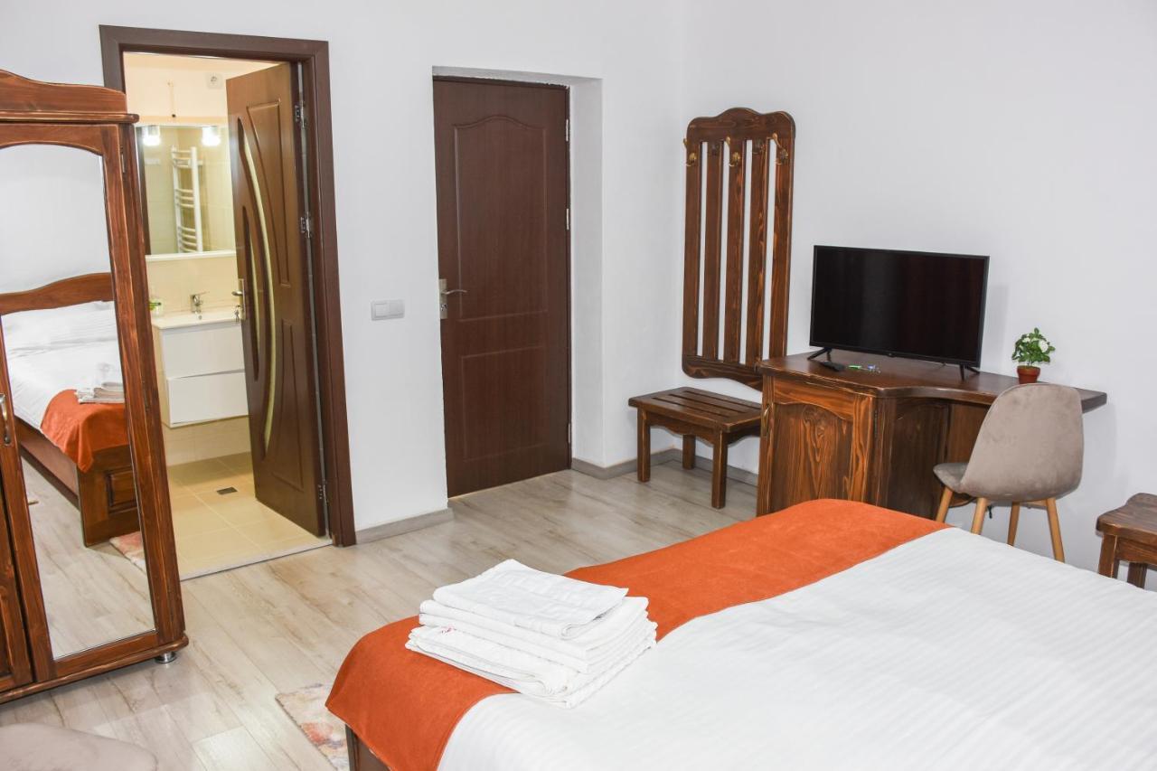 Tomis House Hotel Curtea De Arges Ngoại thất bức ảnh