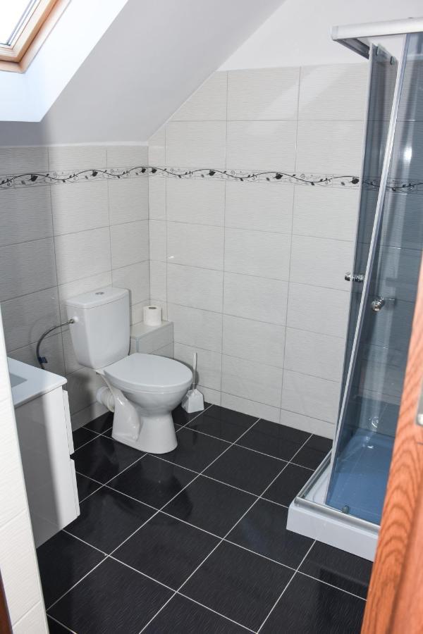 Tomis House Hotel Curtea De Arges Ngoại thất bức ảnh