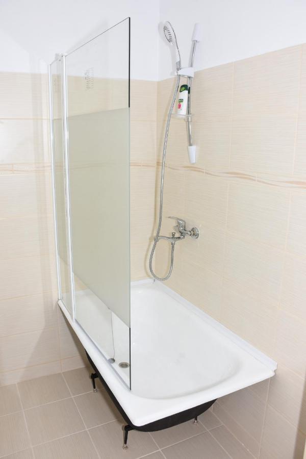 Tomis House Hotel Curtea De Arges Ngoại thất bức ảnh