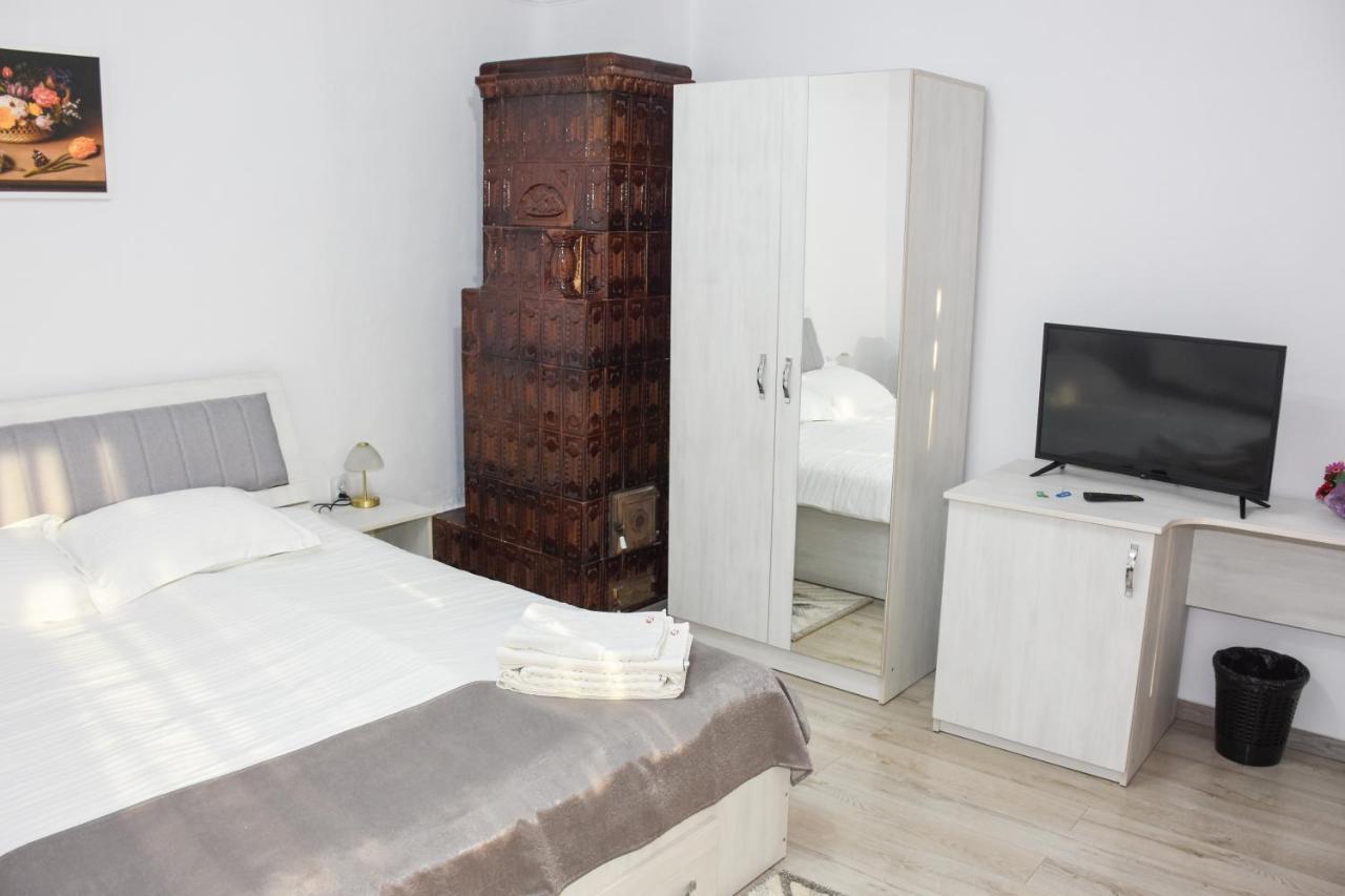 Tomis House Hotel Curtea De Arges Ngoại thất bức ảnh