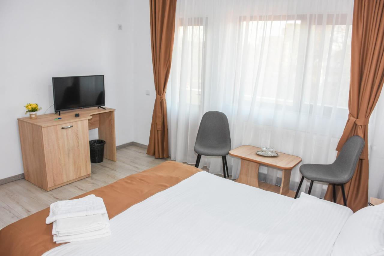 Tomis House Hotel Curtea De Arges Ngoại thất bức ảnh