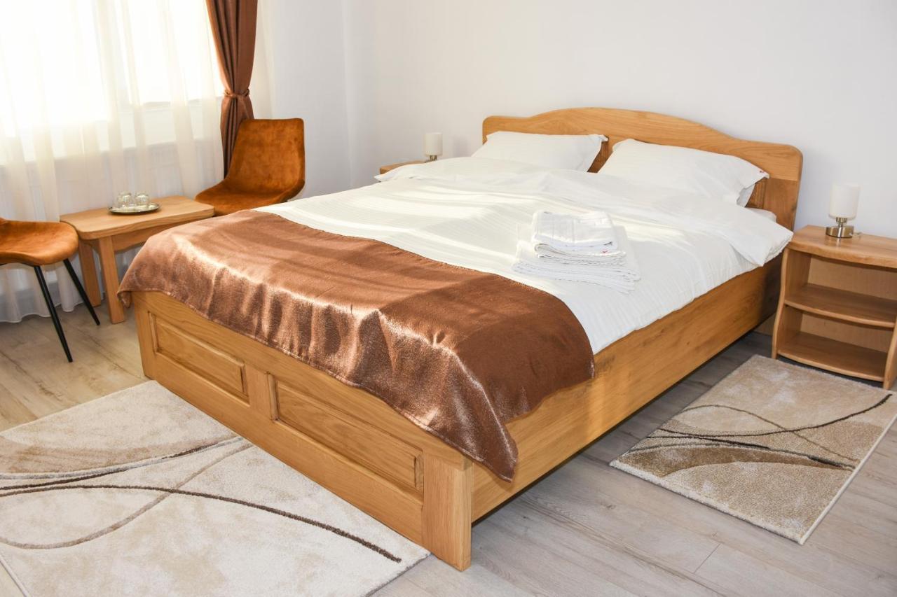 Tomis House Hotel Curtea De Arges Ngoại thất bức ảnh