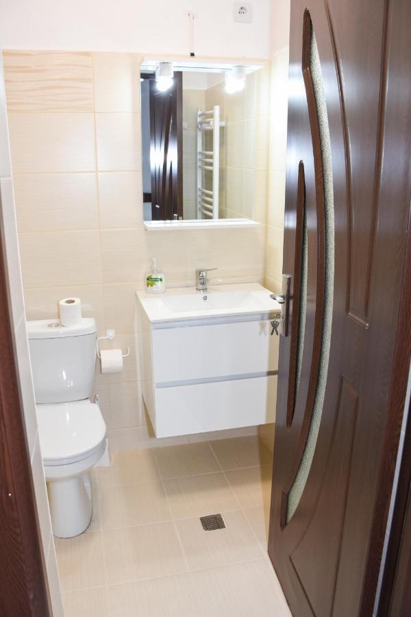 Tomis House Hotel Curtea De Arges Ngoại thất bức ảnh