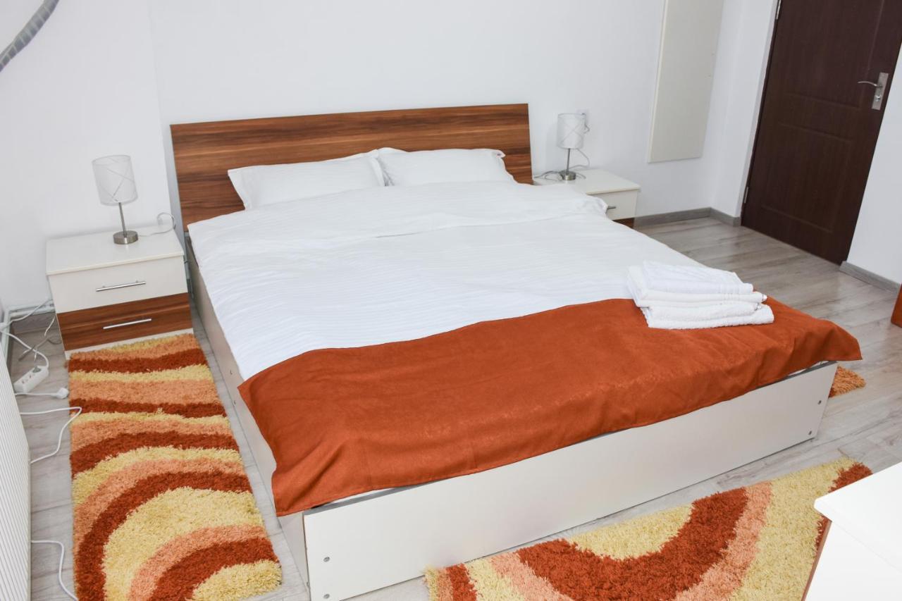 Tomis House Hotel Curtea De Arges Ngoại thất bức ảnh