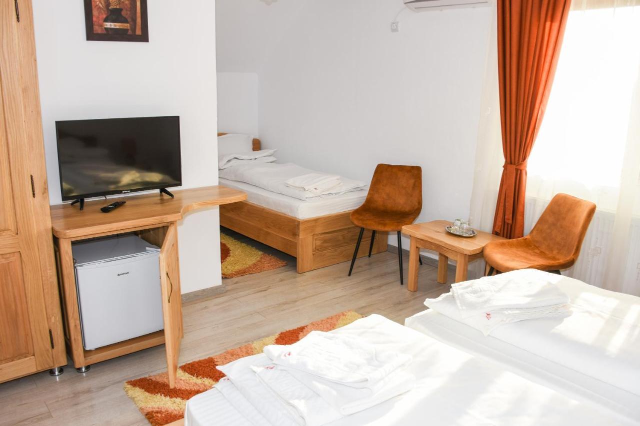 Tomis House Hotel Curtea De Arges Ngoại thất bức ảnh