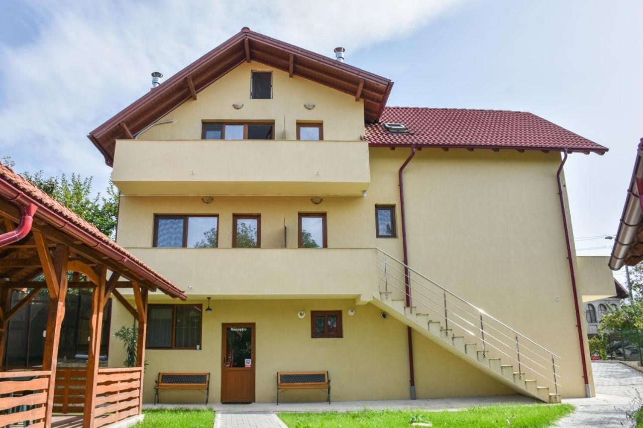 Tomis House Hotel Curtea De Arges Ngoại thất bức ảnh