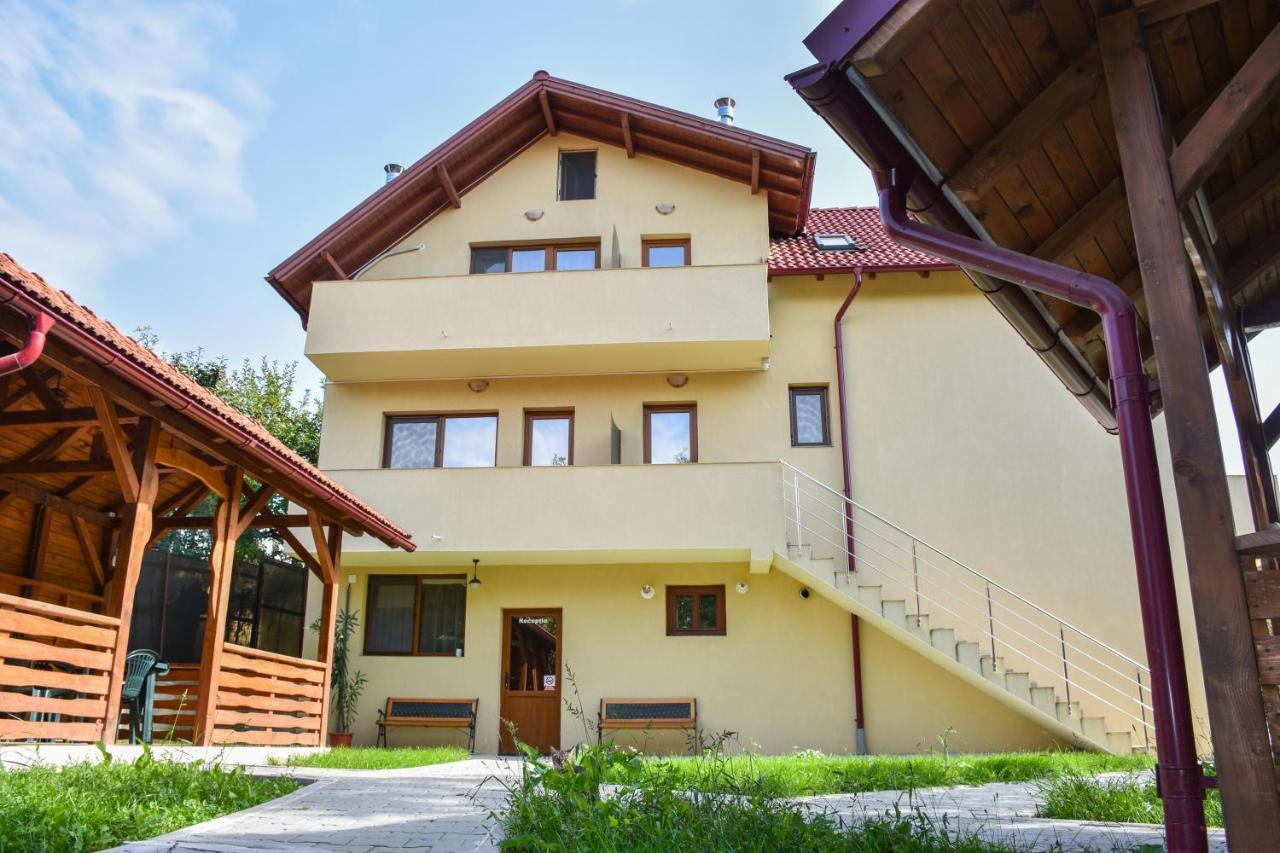 Tomis House Hotel Curtea De Arges Ngoại thất bức ảnh